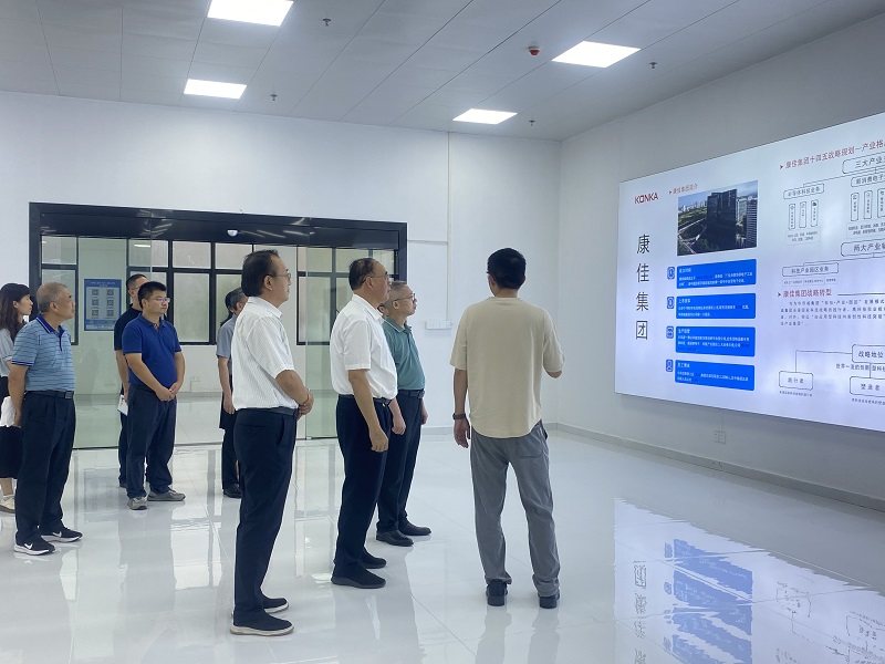 图2高火君市长（右三）陪同调研组到康佳集团调研.jpg